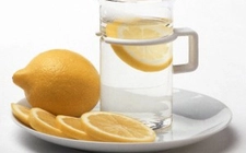 Limon Suyunun Cilde Faydaları ve Kullanımı Limon Suyunun Cilde Faydaları ve Kullanımı
